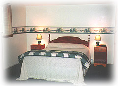 retreat_bedroom_copy.jpg (18914 bytes)